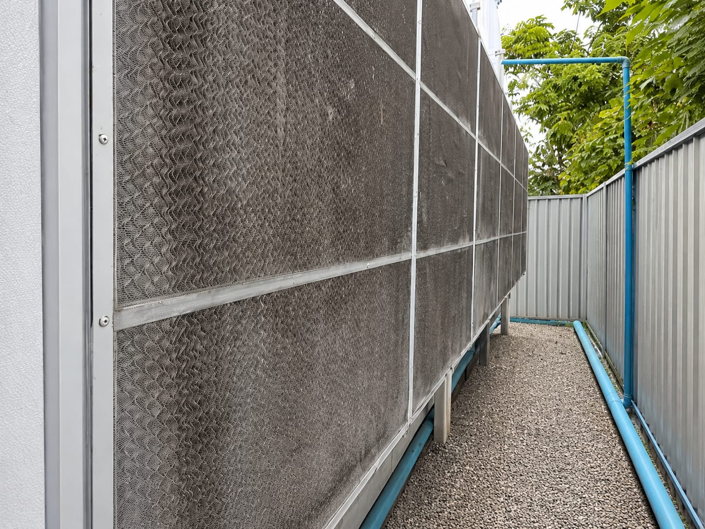 Close-up of a cooling pad wall