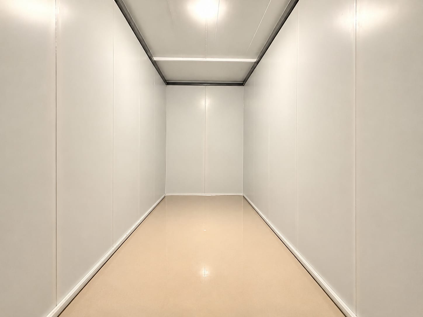 Empty insulated panel room ready for fit-out